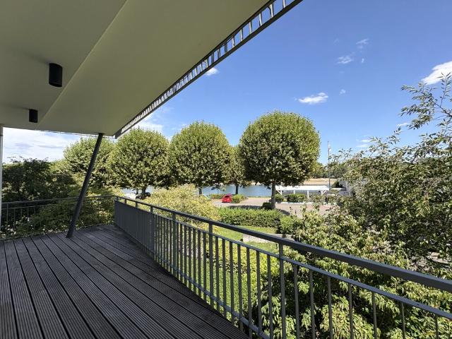 Exklusive 3 Zimmer Wohnung mit Balkon und TG Stellplatz in erster Rheinlage
