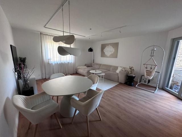 Exklusive 3 Zimmer Wohnung mit Balkon, Wallbox und Mieterstrom im Ortskern von Weilbach
