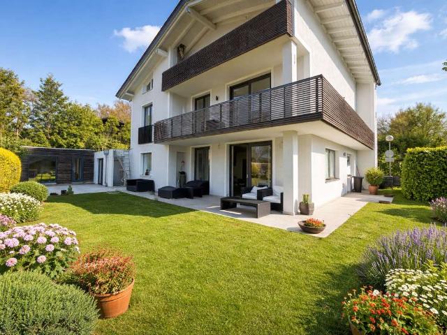 Exklusive 3 Zimmer Wohnung mit Garten direkt am See !