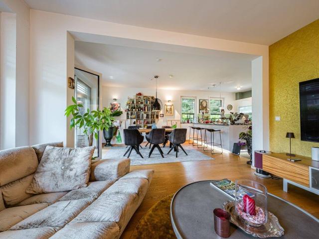 Top ausgestattete 3 Zimmer Wohnung | großer Balkon| Optional: 4 Zimmer | 2 Carport Stellplätze | BAURECHTSGRUND
