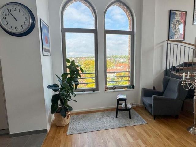 Exklusive 3 Zimmer Wohnung mit traumhaftem Fernblick und großzügiger Dachterrasse!