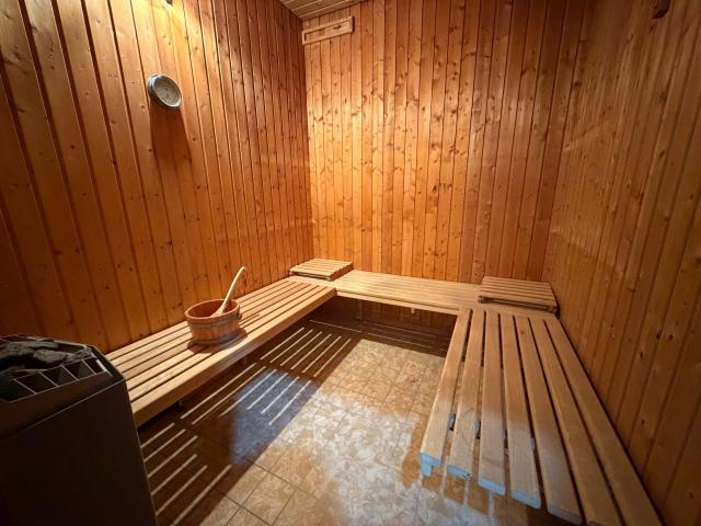 Exklusive 140 m² Business Wellness Wohnung mit Sauna & Jacuzzi nahe Köln
