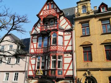 Exklusive 1 Zimmer Wohnung mit Einbauküche und Balkon