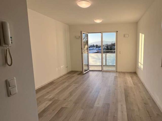 Exklusive 1 Raum Wohnung mit Balkon und Einbauküche in Frankfurt Kalbach