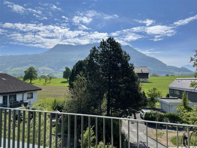 Exklusive 2.5 Zimmer Attikawohnung mit traumhafter See und Bergsicht Erstbezug in Merlischachen