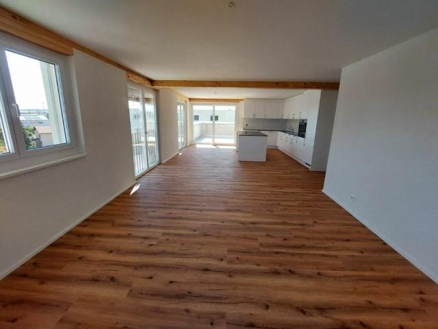 Exklusive 2.5 Zimmer Attikawohnung mit ca. 74 m² Sonnenterrasse Erstbezug im Neubau