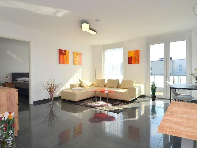 Exklusive 2,5 Zimmer Penthouse Wohnung sehr zentral in Weil am Rhein, möbliert