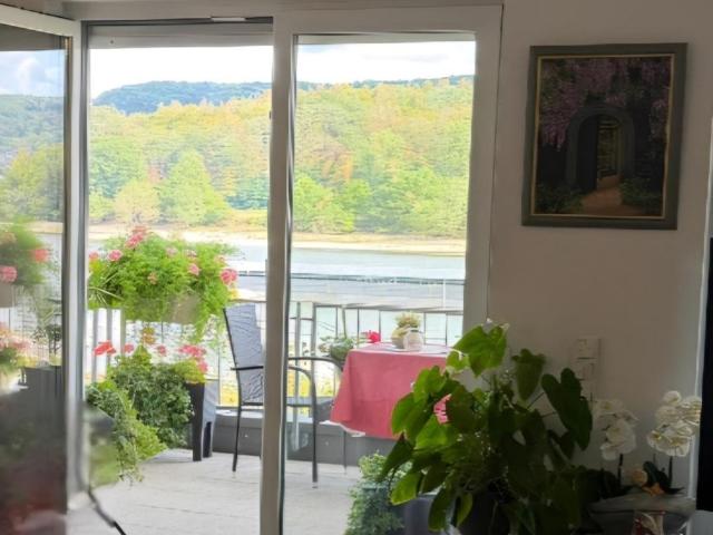 Exklusive 2 Zimmerwohnung mit 22 m2 Balkon 1. Rheinlage