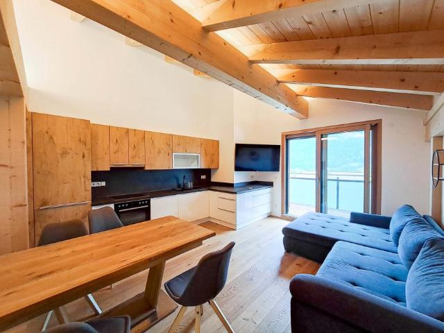 Exklusive 2 Zimmer Dachgeschoss Mietwohnung mit Panoramabalkon in sonniger Ruhelage