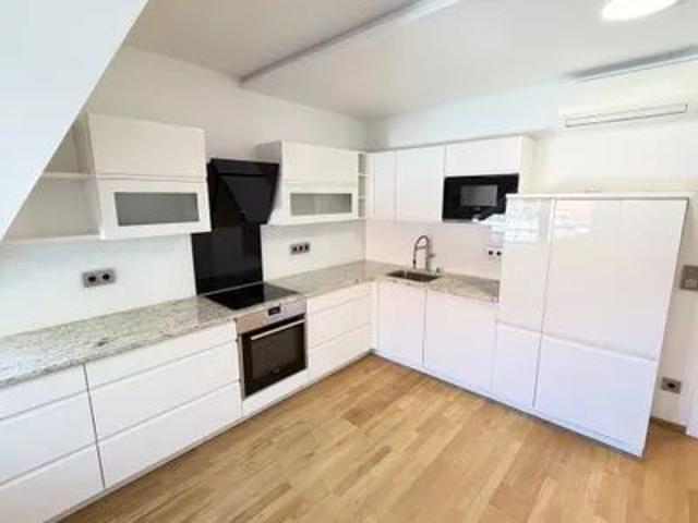 Exklusive 2 Zimmer Dachgeschosswohnung mit großzügiger Terrasse in Döbling