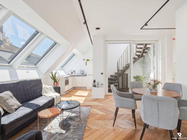 Exklusive 2 Zimmer Dachterrassenwohnung auf historischem Altbau nahe Schönbrunn