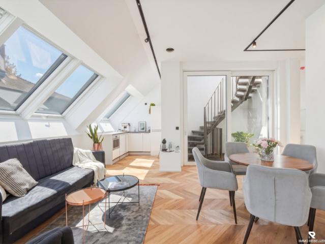 Exklusive 2 Zimmer Dachterrassenwohnung auf historischem Altbau nahe Schönbrunn