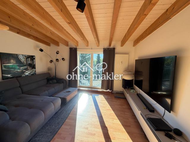 Exklusive 2 Zimmer DG Wohnung mit Loft Charakter und zwei Dachterrassen in zentraler Lage