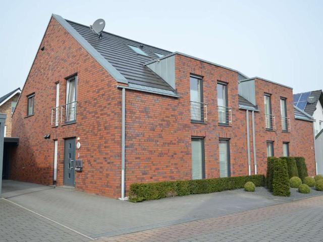 Exklusive 2 Zimmer Erdgeschosswohnung mit Terrasse + Garten