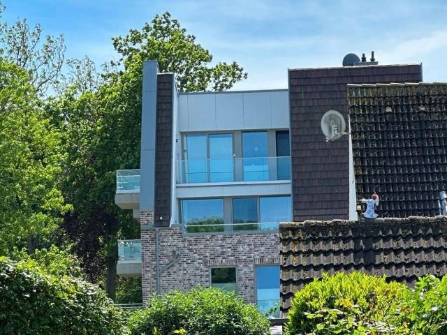 Exklusive 2 Zimmer Penthousewohnung mit Dachterrasse direkt am Stadtpark in Burg