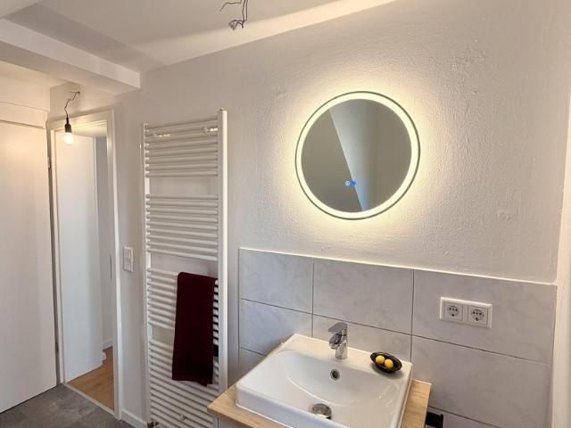 Exklusive 2 Zimmer Wohnung, Erstbezug nach Sanierung mit Küche und Geräten