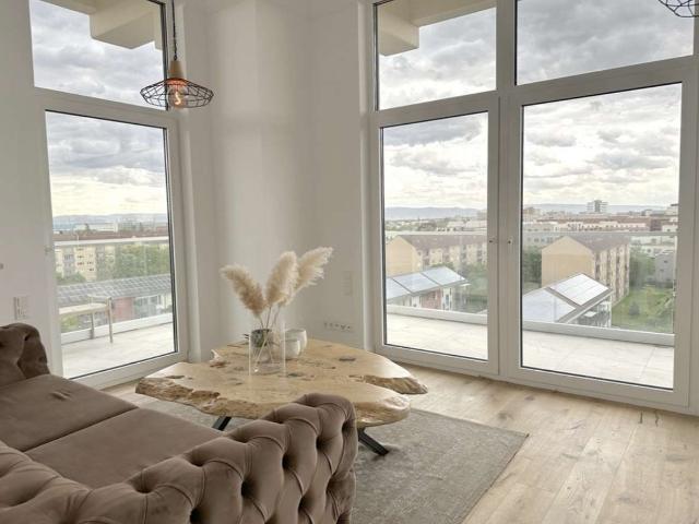 Exklusive 2 Zimmer Wohnung mit bodentiefen Fenstern, Fitnessbereich & KfW Finanzierungsoption