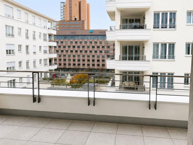 Exklusive 2 Zimmer Wohnung mit großzügiger Loggia und hochwertigem Wohnkomfort nahe Potsdamer Platz