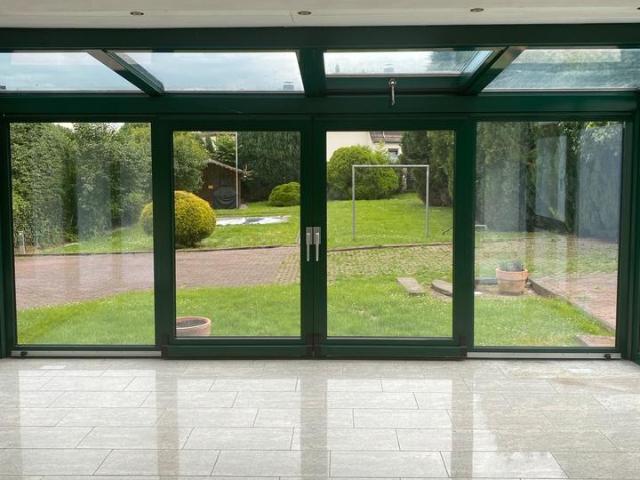 Exklusive 2 Zimmer Wohnung mit großem Garten