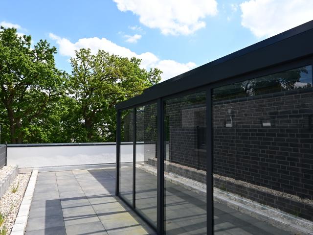 Exklusive 2 Zimmer Wohnung mit Dachterrasse und Wintergarten!