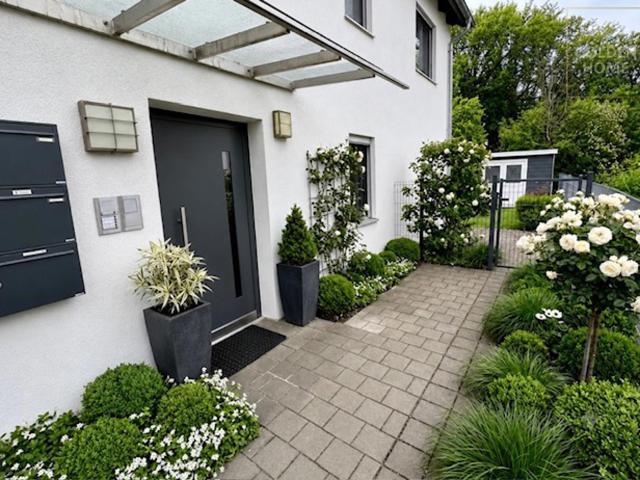 Exklusive 2 Zimmer Wohnung mit zwei Balkonen in Ingolstadt Süd