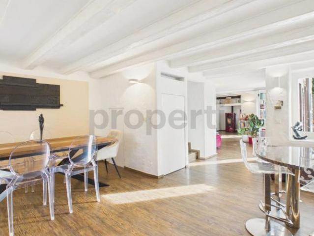 Exklusive 7.5 Zimmer Villa im Grünen mit Nebengebäude und Teich