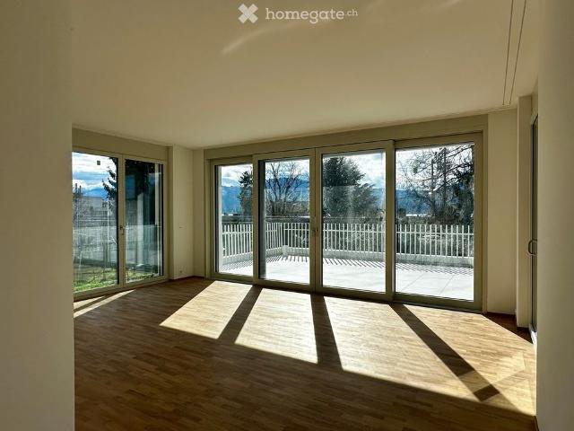 Exklusive 4.5 bis 5 Zimmer Maisonettewohnung in einem 2 Fam. Haus mit einmaliger See und Bergsicht