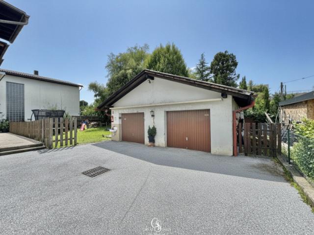 Exklusive 4,5 Zimmer Wohnung mit 156 m² Wohnfläche, Garten, Terrasse, Garage und hochwertiger Ausstattung