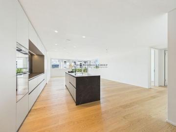 Exklusive 4.5 Zimmer Wohnung mit wunderschöner Seesicht und privater Terrasse in Kilchberg