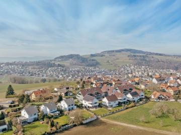 Exklusive 4.5 Zimmer Maisonette mit Galerie und Bilderbuch Aussicht auf dem Friedlisberg 8964