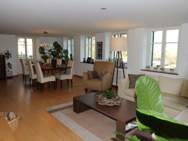 exklusive 4.5 Zimmerwohnung Hochparterre