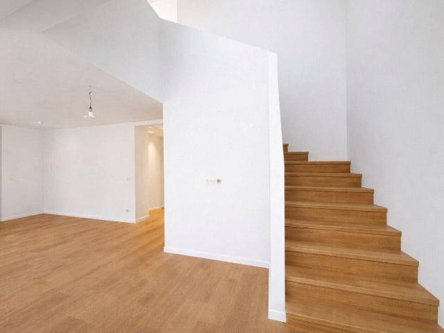 Exklusive 3 Zi DG Wohnung mit Balkon & Terrasse in 1120 Wien – vollsaniert & modern!