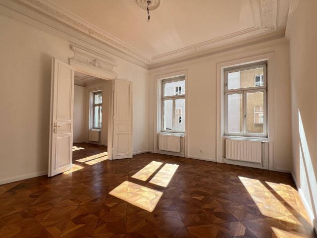 Exklusive 4 Zimmerwohnung mit Altbaucharme in bester Lage