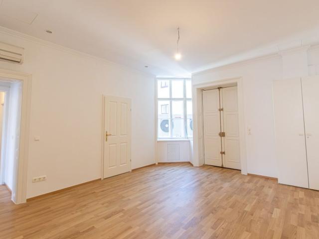 Exklusive 4 Zimmer Altbau Wohnung Unweit vom Stadtpark
