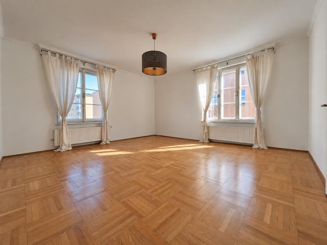 Exklusive 4 Zimmer Altbauwohnung in zentraler Lage