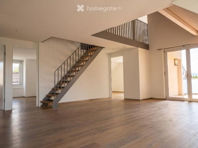 Exklusive 4½ Zimmer Dachwohnung mit Galerie und zwei grosszügigen Balkonen