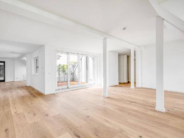 Exklusive 4 Zimmer DG Wohnung mit Kaminanschluss & Terrassen historischer Charme, moderner Luxus!