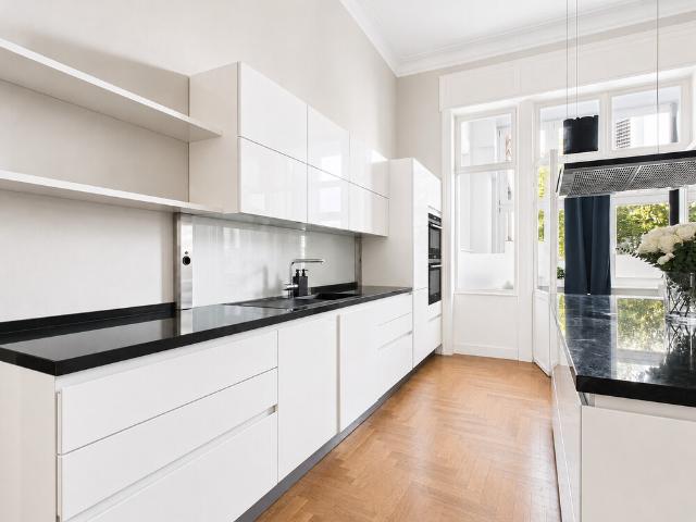 Exklusive 4 Zimmer Wohnung in Bestlage Frankfurts – sonniger Balkon, Designerküche & Skylineblick