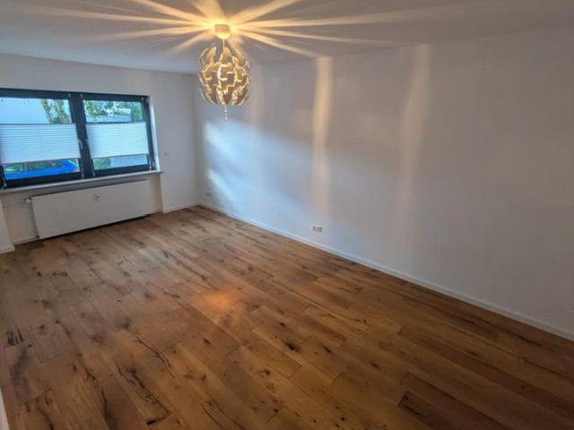 Exklusive 4 Zimmer Wohnung in Frankfurt Harheim +Garten+Küche!