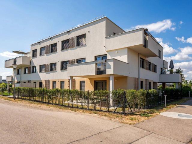Exklusive 4 Zimmer Wohnung mit Außenpool, Terrasse und zwei Stellplätzen in Oberwaltersdorf