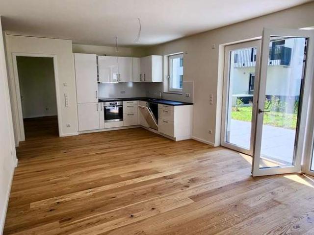 Exklusive 4 Zimmer Wohnung mit geh. Innenausstattung, Terrasse und Einbauküche