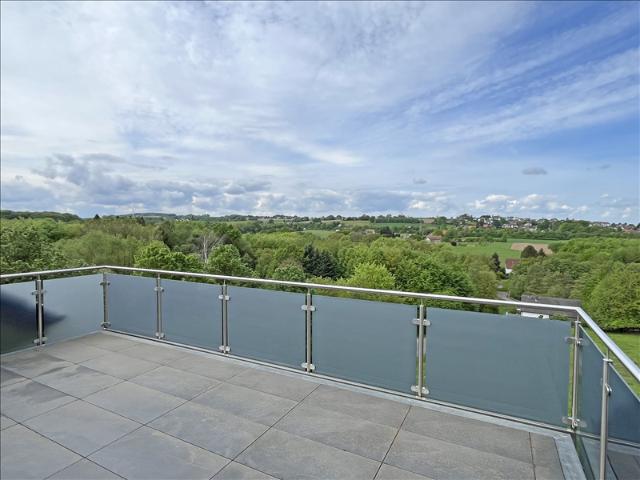 Exklusive 4 Zimmer Wohnung mit großzügiger Süd /Westdachterrasse, Fahrstuhl und Garage in Bad Oeynhausen Oberbecksen
