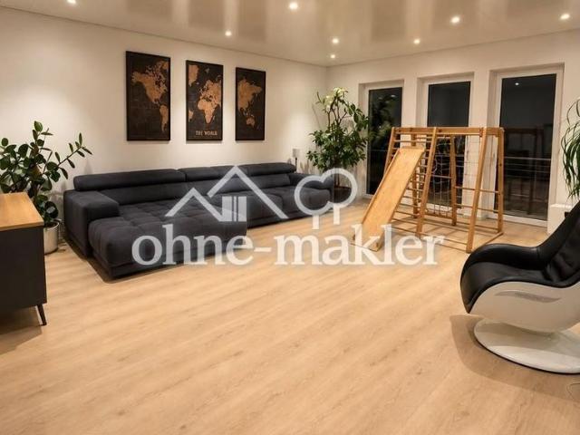 Exklusive 4 Zimmer Wohnung mit Hauscharakter, eigenem Eingang, Fußbodenheizung, Doppelgarage uvm