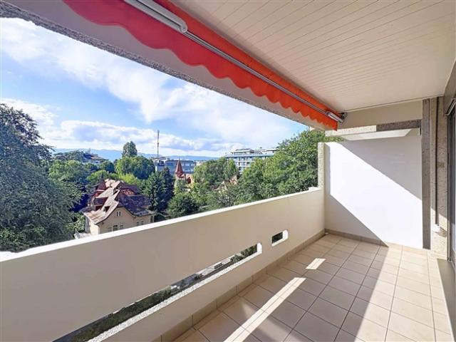 Exklusive 4 Zimmer Wohnung mit Loggia