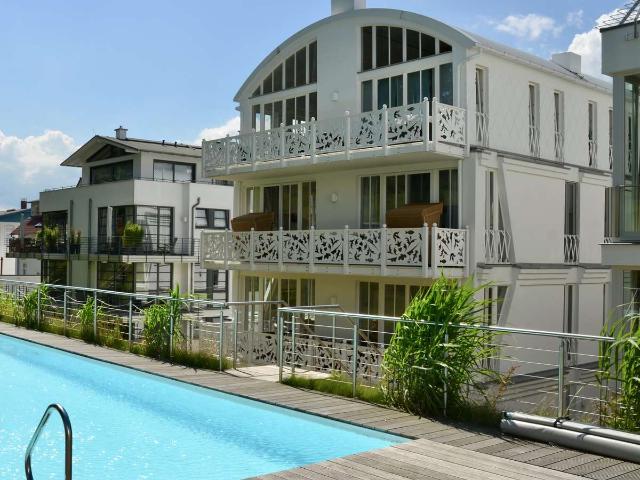 Exklusive 4 Zimmer Wohnung mit Pool und Tiefgarage