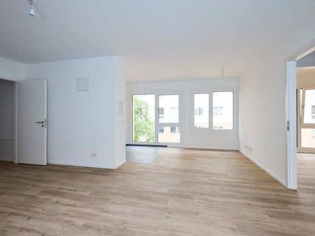 Exklusive 4 Zimmer Wohnung mit Terrasse in Mitte