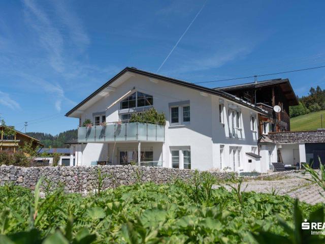Exklusive 4 Zimmer Terrassenwohnung mit hochwertiger Ausführung, Wellnessbereich und vieles mehr.