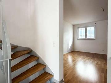 Exklusive 4 Raum Maisonette mit Terrasse, EBK & Sauna – Wohnen wie im Haus