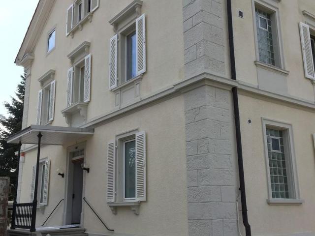 Exklusive 5.5 Dachwohnung in sanierter Villa!
