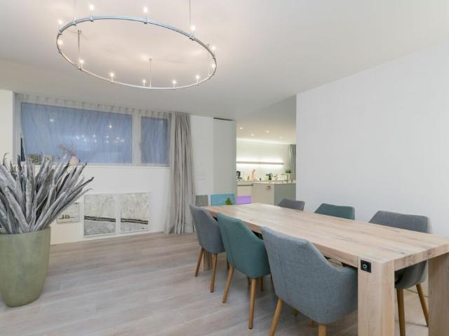 Exklusive 5.5 Zimmer Wohnung mit Gartensitzplatz in der Stadt Zürich